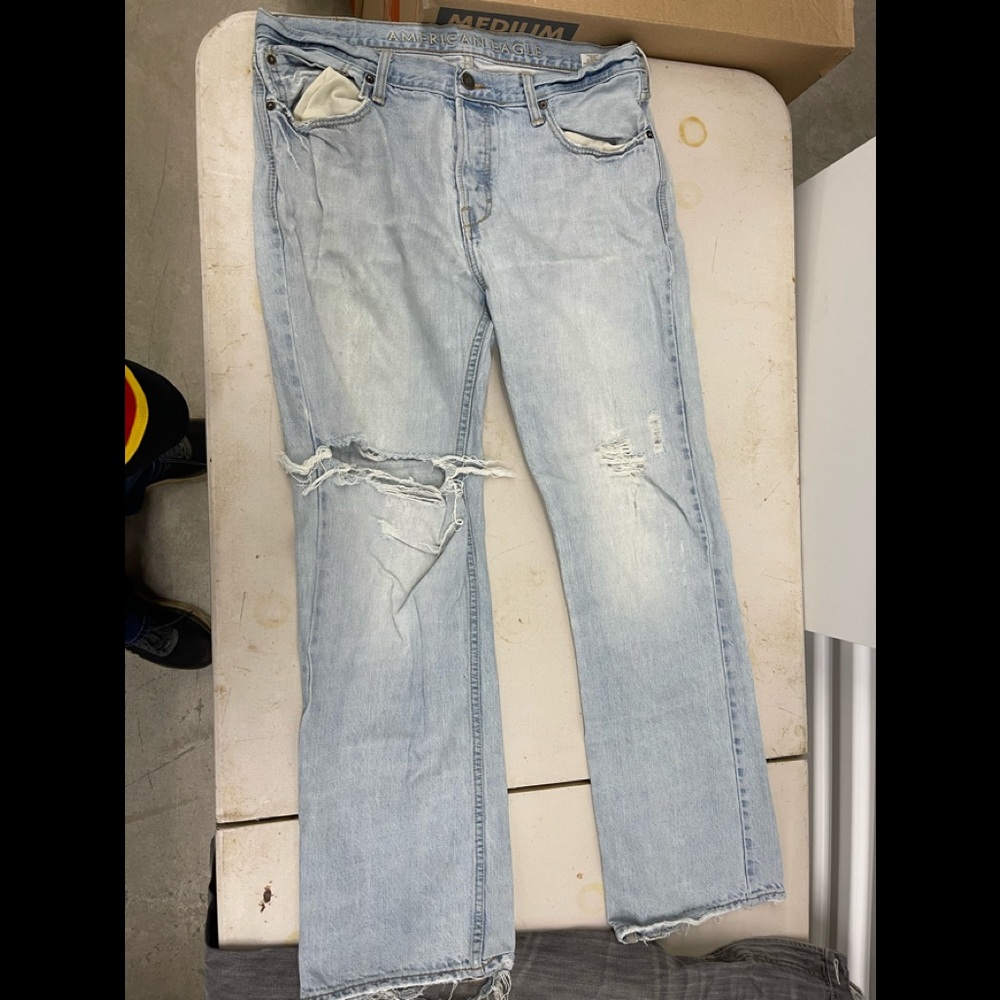 AMERICAN EAGLE 36x34 HEAVY DISTRESSED JEANS